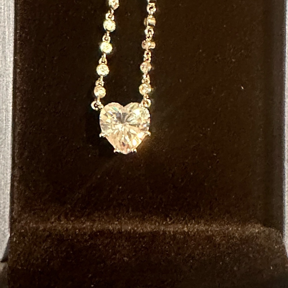Beautiful heart necklace. Never worn. 16”